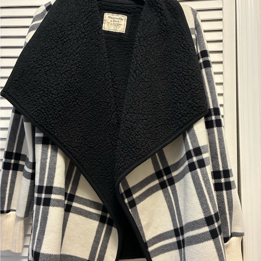 Abercrombie & Fitch Monochrome Plaid Cardigan